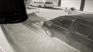 Kağıthanede iş yerine silahlı saldırı kamerada