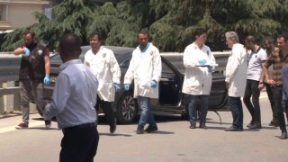 Kapalıçarşıdan takip ettikleri otomobili Kadıköyde kurşunladılar: 1 yaralı