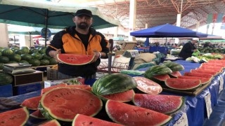 Karpuz pazar tezgâhlarında yerini almaya başladı