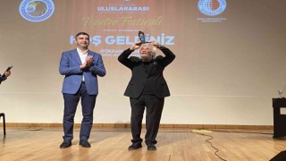 Kartalda usta tiyatrocu Müjdat Gezene yaşam boyu onur ödülü