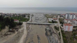 Kastamonuda heyelanlı bölgede bulunan 16 binanın yıkımı devam ediyor