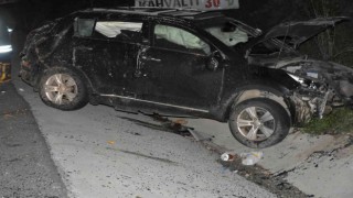 Kastamonuda iki otomobil çarpıştı, sürücü olay yerinden kaçtı