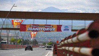 Kayseride final maçı için pankartlar asıldı