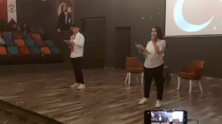 Kendi yazdıkları oyunu sahnelediler