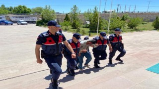 Kendilerini jandarma olarak tanıtıp dolandırıcılık yapmak isteyen 2 kişi tutuklandı