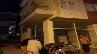 Kendini asan gence yoldan geçen polisler ve sağlıkçı eşi müdahale etti