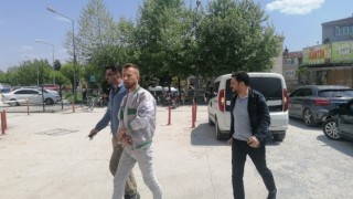 Kendisine tepki gösteren 2 kişiyi tabancayla yaralayan şüpheli adliyeye sevk edildi