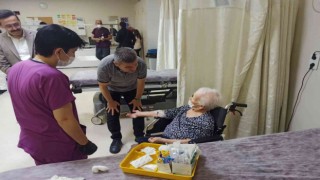 Kepez Devlet Hastanesi, hastalarını bayramda da yalnız bırakmadı