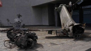 Kiev'de Rus ordusunun ele geçirilen askeri teçhizatı sergilendi