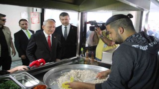 Kılıçdaroğlu, Bucakta esnaf ziyaretinde bulundu