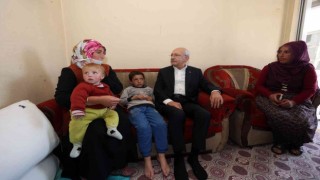 Kılıçdaroğlu, Vanda elektriği kesilen aileyi ziyaret etti