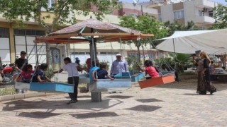 Kiliste çocuklar bayram yerinde gönüllerince eğleniyor