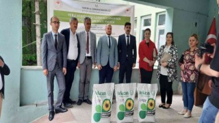 Kırklarelinde üreticilere yerli hibrit ayçiçeği tohumu dağıtıldı