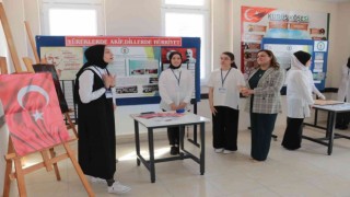 Kız İmam Hatip Lisesi öğrencileri projelerini sergiledi