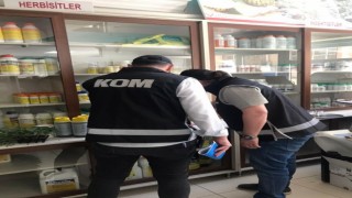 KOM Ekipleri Piyasaya Sahte Tarım ve Beslenme İlacı sürerek, toplum sağlığını tehlikeye atan ve çevreyi olumsuz etkileyenlere yönelik harekete geçti