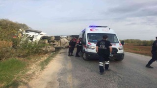 Kontrolden çıkan tır şarampole devrildi: 1 yaralı