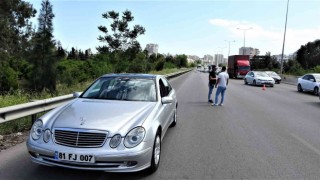 Korsan taksici, aracına aldığı müşteri sivil polis çıkınca yakayı ele verdi