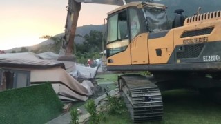 Köyceğizde kaçak yapılar yıkılıyor