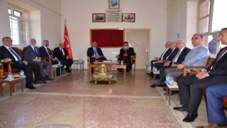 Kültür ve Turizm Bakanı Ersoy, Mardinde zılgıtlarla karşılandı