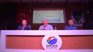 Kumlucada daire amirleri ve muhtarlara kırım kongo kene” bilgilendirmesi