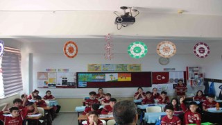 Kumru yuvasını öyle bir yere yaptı ki görenler hayrete düşüyor