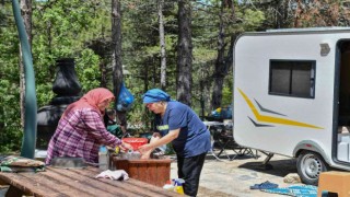 Kurtboğazı Barajında bulunan karavan parkına ziyaretçi akını