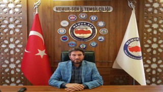 Kürtçe tabela önünde uygunsuz paylaşım yapan öğretmenlere Eğitim Bir-Senden tepki