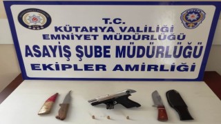 Kütahyada 2 ruhsatsız tabanca, 30 fişek ele geçirildi