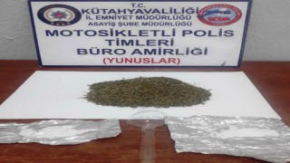 Kütahyada “Dur” ihtarına uymayan araçta uyuşturucu ele geçirildi