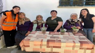 Kuyucakta annelere çiçekli sürpriz