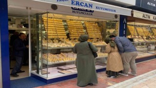 Kuyumcularda düğün sezonu hareketliliği başladı