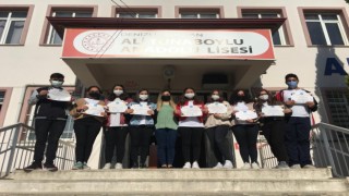 Lise öğrencileri, yaptıkları projeyle yabancı dillerini geliştiriyor