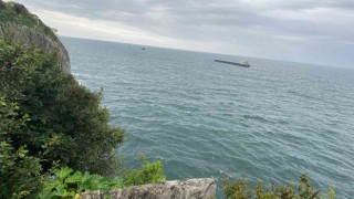 Lise öğrencisi kayalıklardan denize düştü