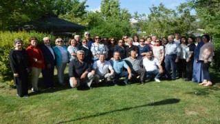 Liseli arkadaşlar 40 yıl sonra buluştu