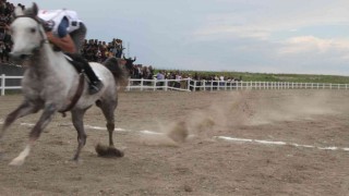 Malazgirtte 19 Mayıs etkinliğinde at yarışı yapıldı
