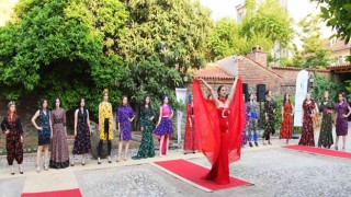 Manisada 100. yıla özel pazen defilesi