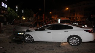 Manisada feci kaza: İki otomobilin çarpıştığı kazada 4 kişi öldü, 2 kişi ağır yaralandı