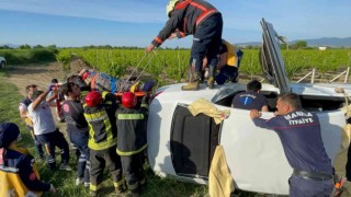 Manisada otomobil şarampole devrildi: 4 yaralı