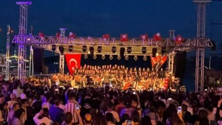 Marmariste gençlerden oluşan 120 kişilik koro konser verdi