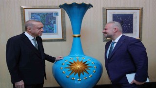 Menemenden Cumhurbaşkanı Erdoğana özel hediye
