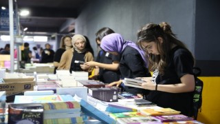 Merkezefendide 2 bin öğrenci kitaplarla buluştu