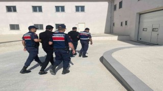 Mezarlık kapılarını çalan şüpheliler tutuklandı