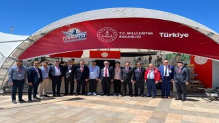 Milli Eğitim Bakanı Özer, TEKNOFESTte MEBin standını ziyaret etti