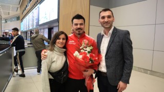 Milli Karateci Sabri Kıroğlu havaalanında karşılandı