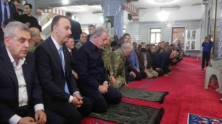 Milli Savunma Bakanı Hulusi Akar bayram namazını Balıklıgölde kıldı