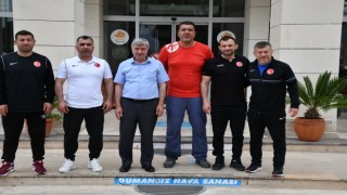 Milli Takım Güreşçileri, Başkan Ceylanla görüştü