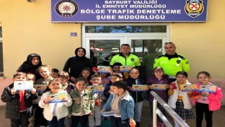 Minik öğrenciler Trafik Haftasını kutladı