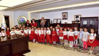 Miniklerden Başkan Bakkalcıoğluna ziyaret