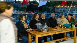 Muratpaşa Belediyesinin öncülüğünde dilekler Akdenizle buluştu