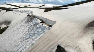 Muşta mayıs ayında 5 metrelik karla mücadele